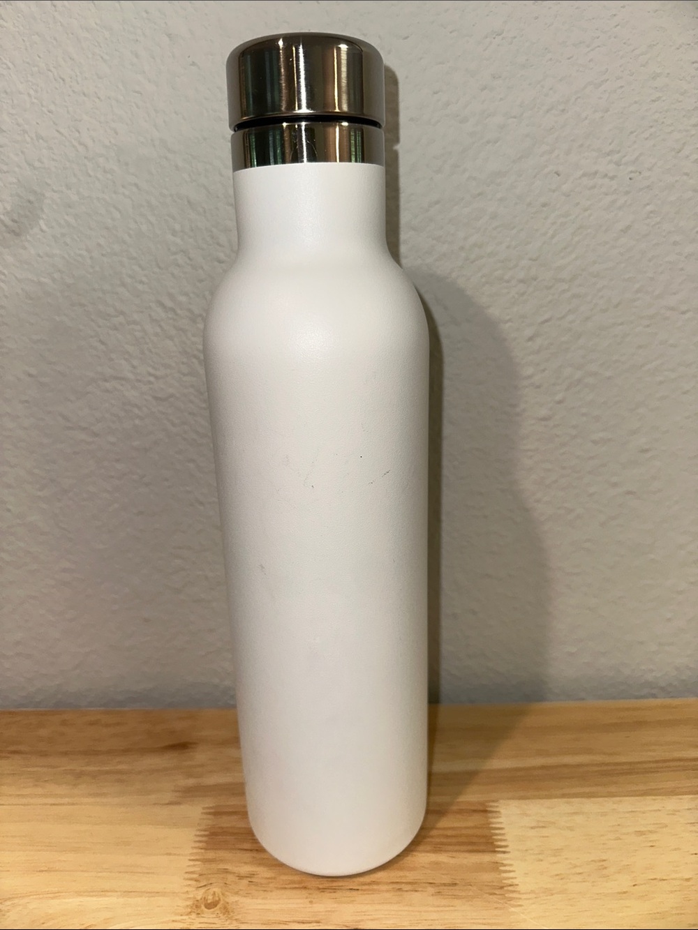 Hydro Flask 25 oz Wine Bottle with Stainless Steel Lid - Picture 2 of 10